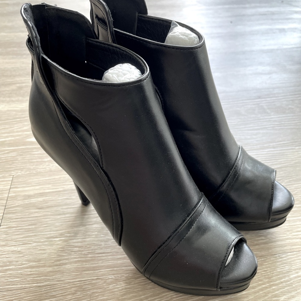 NEVER WORN HEELED BOOTS